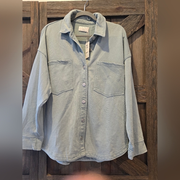 Z Supply All Day Knit Denim Jacket Size MEDIUM- (Tiny Hole Near Neck) - Picture 3 of 13